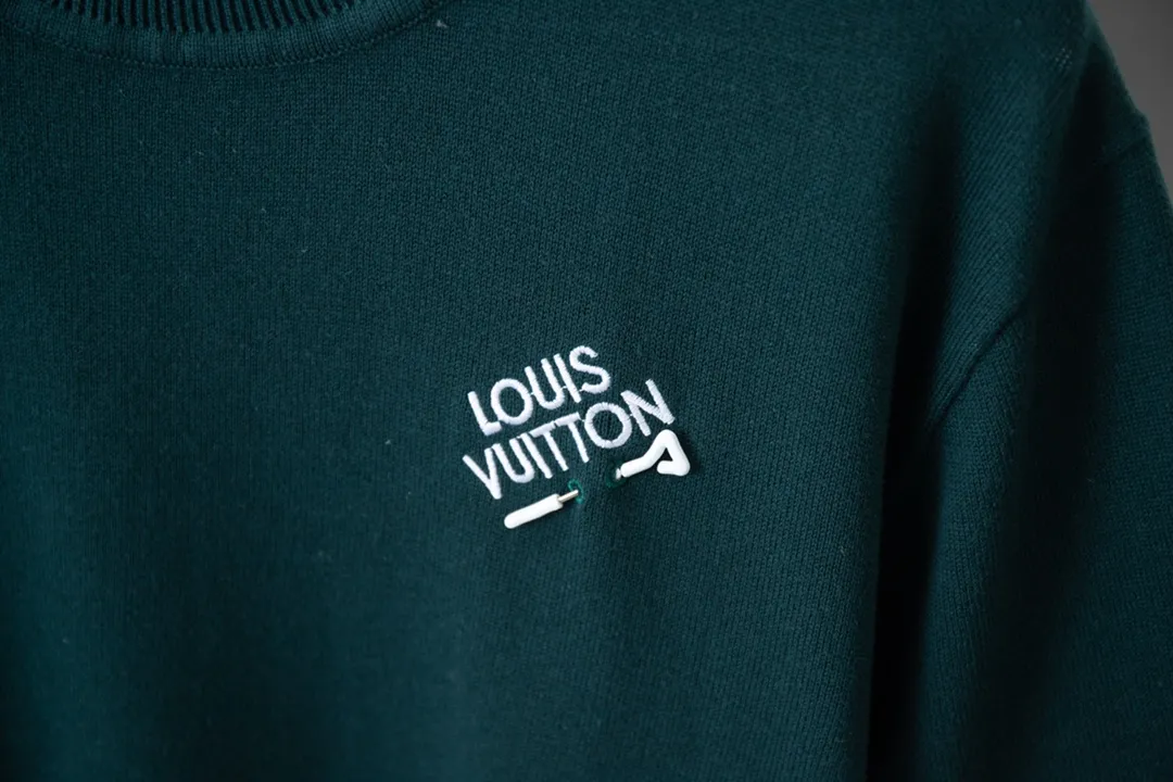 🅿️200 High Quality Lv 2025 Spring and Summer Pin🧷Short Sleeve Knitted Same as Official Website Customized Sweater Neck➕Front Chest Pin🧷Design High Density Imported Embroidery Custom Dyed Wool Yarn S M L XL